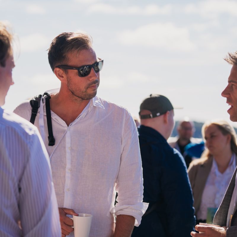 Mennesker som mingler på Kilden